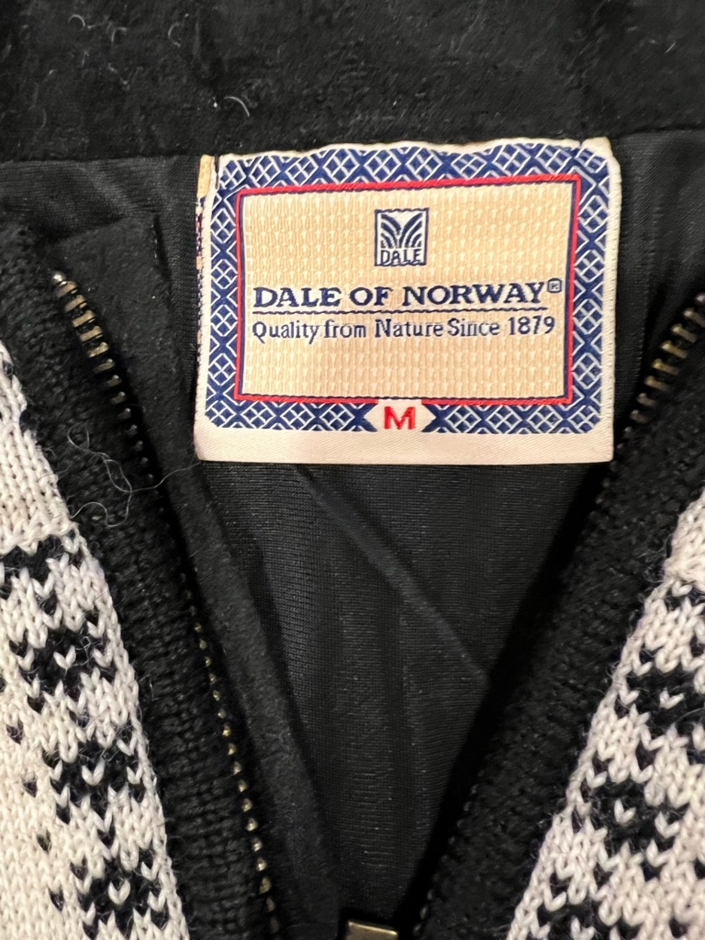 Classic DALE Snowflake Sweater-Black and White..fully lined..perfect condition - Picture 7 of 7